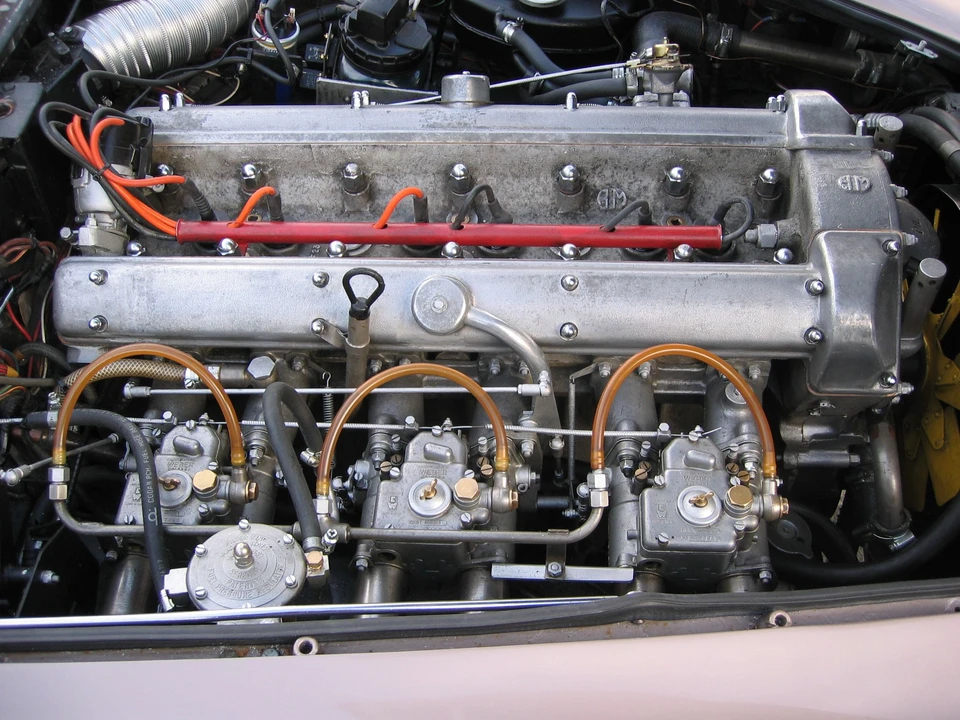 1967 Aston Martin DB6 Vantage - Image 14 of 14