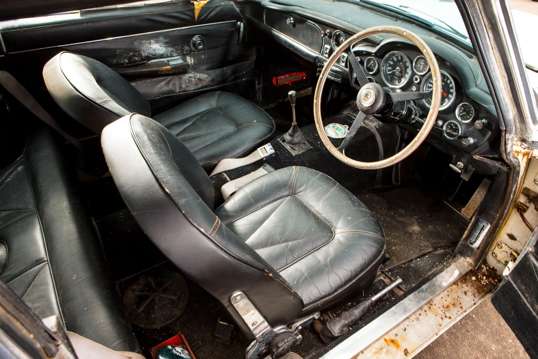 1967 Aston Martin DB6 Vantage - Image 11 of 31