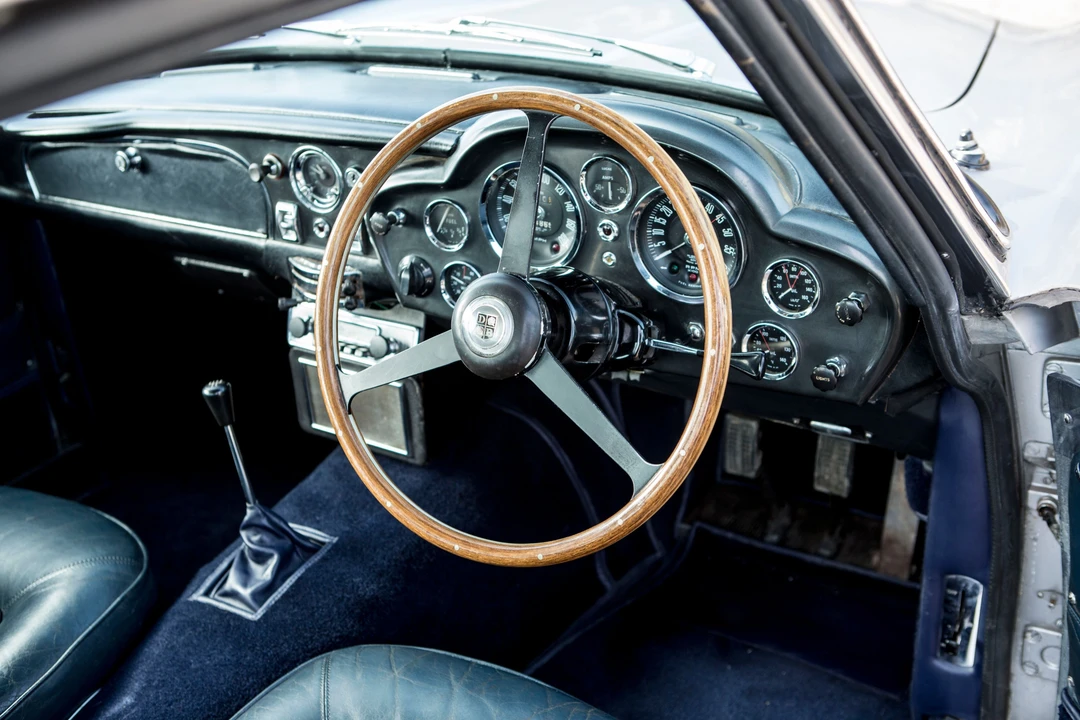 1967 Aston Martin DB6 Vantage - Image 28 of 31