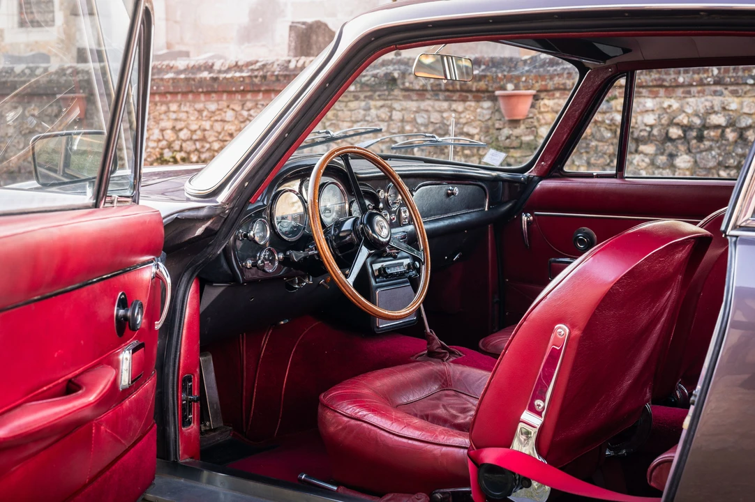 1967 Aston Martin DB6 Vantage - Image 28 of 31