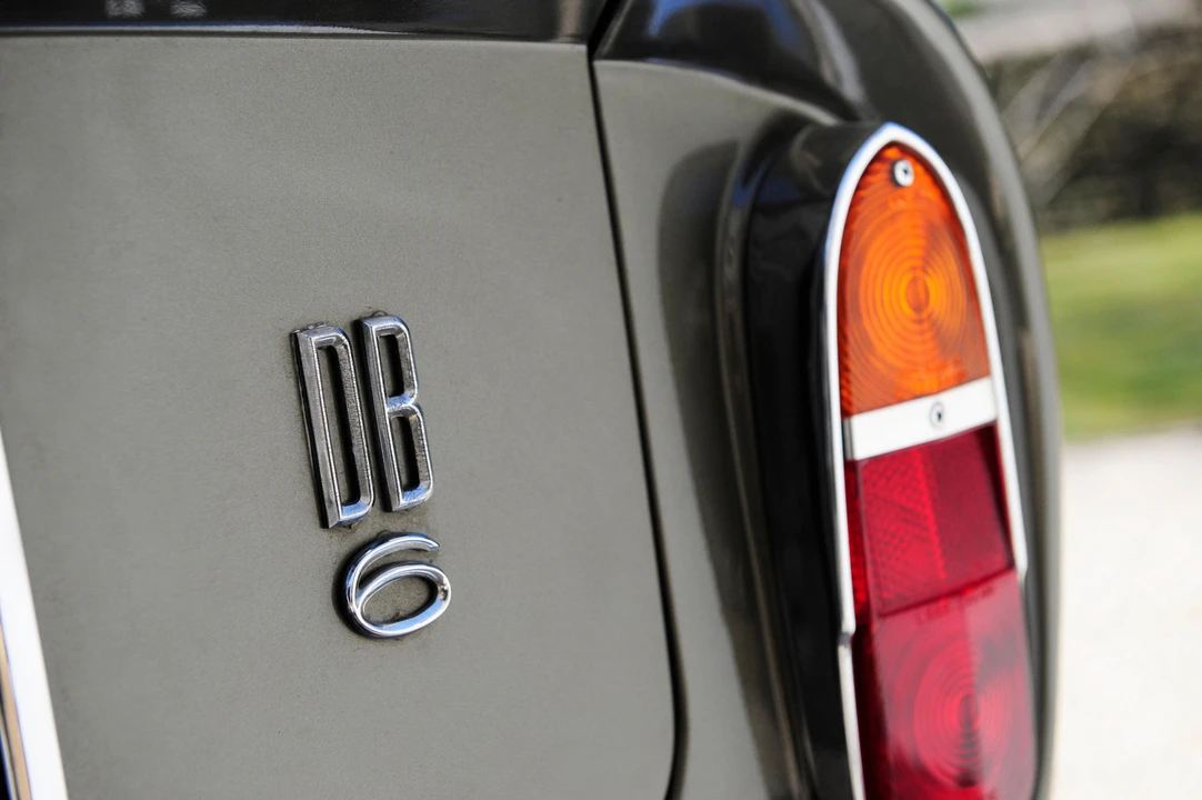 1967 Aston Martin DB6 Vantage - Image 11 of 24
