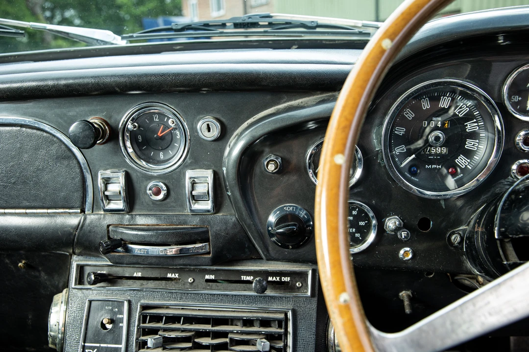 1967 Aston Martin DB6 Vantage - Image 23 of 31