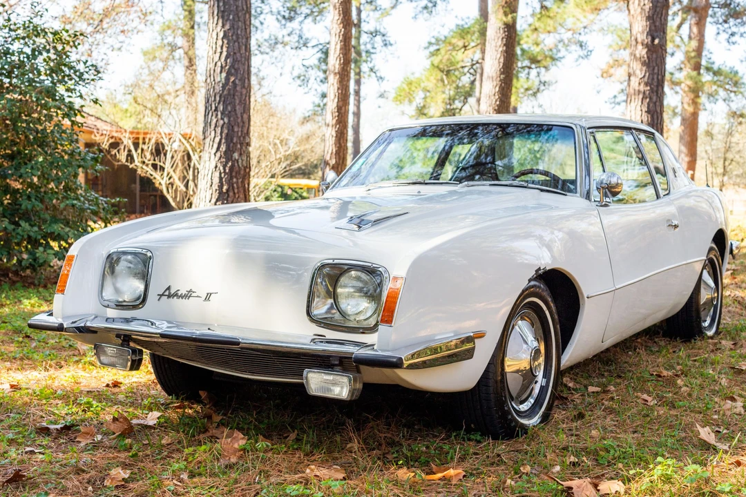 1967 Studebaker Avanti - Image 2 of 31