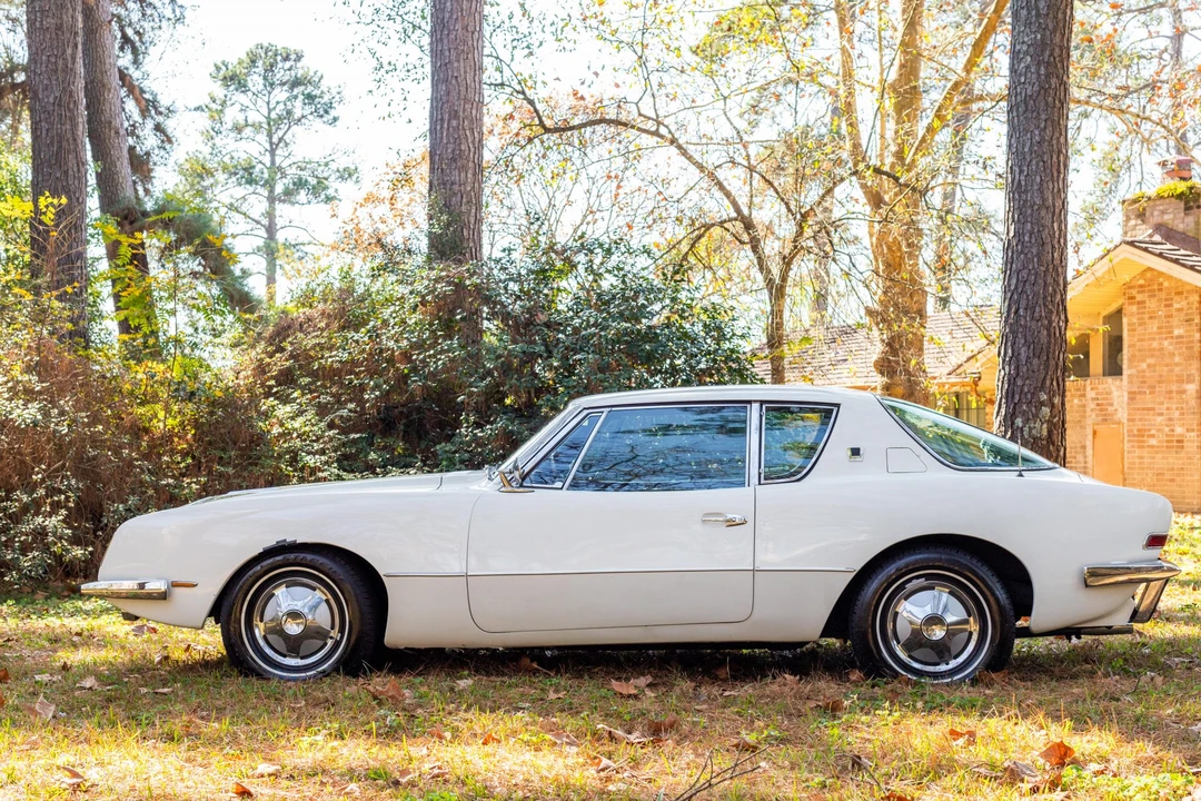 1967 Studebaker Avanti - Image 3 of 31