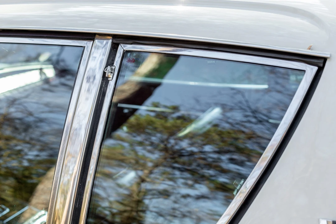 1967 Studebaker Avanti - Image 24 of 31