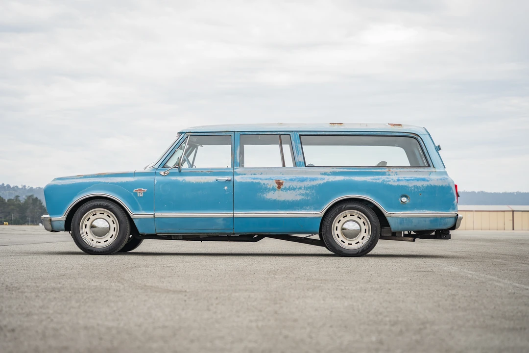 1967 Chevrolet Suburban 6th Gen - Image 5 of 31