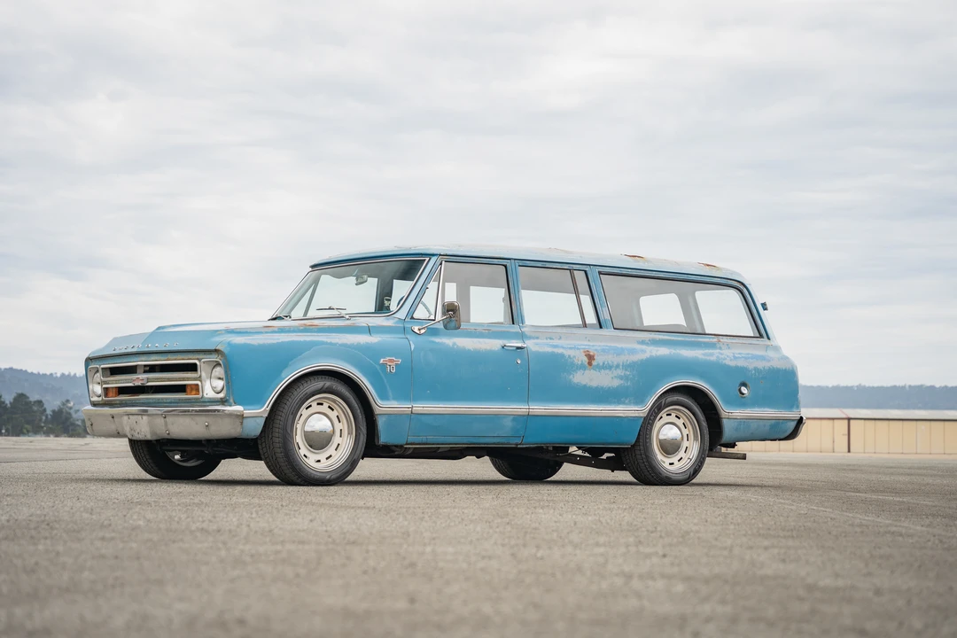 1967 Chevrolet Suburban 6th Gen - Image 3 of 31