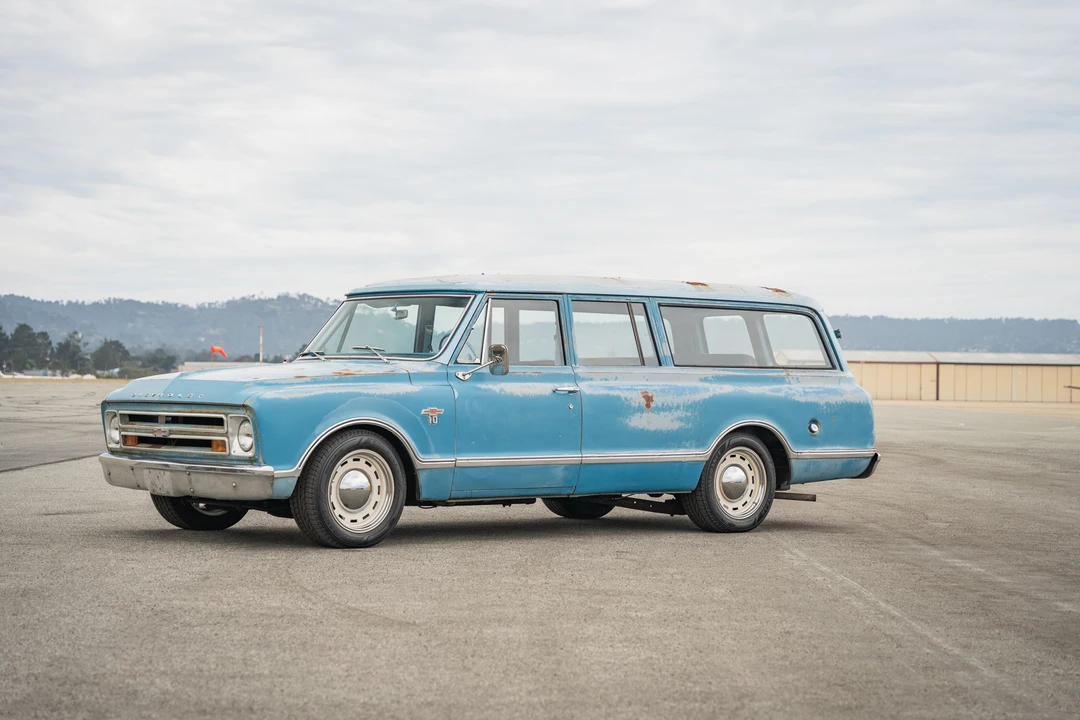 1967 Chevrolet Suburban 6th Gen - Image 4 of 31