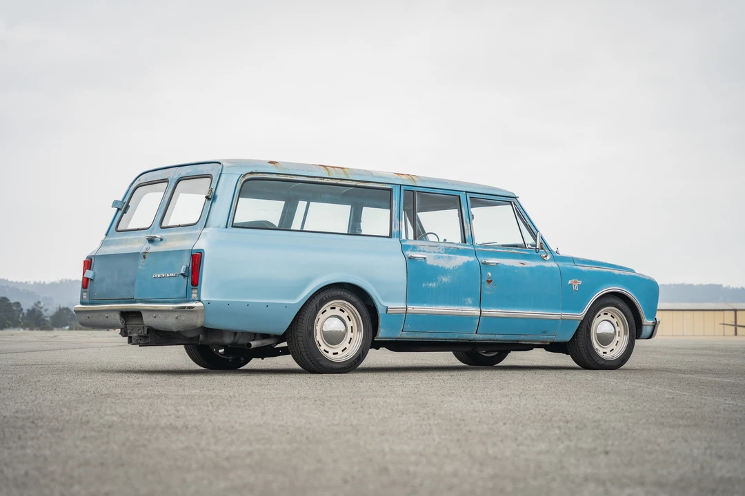 1967 Chevrolet Suburban 6th Gen - Image 14 of 31