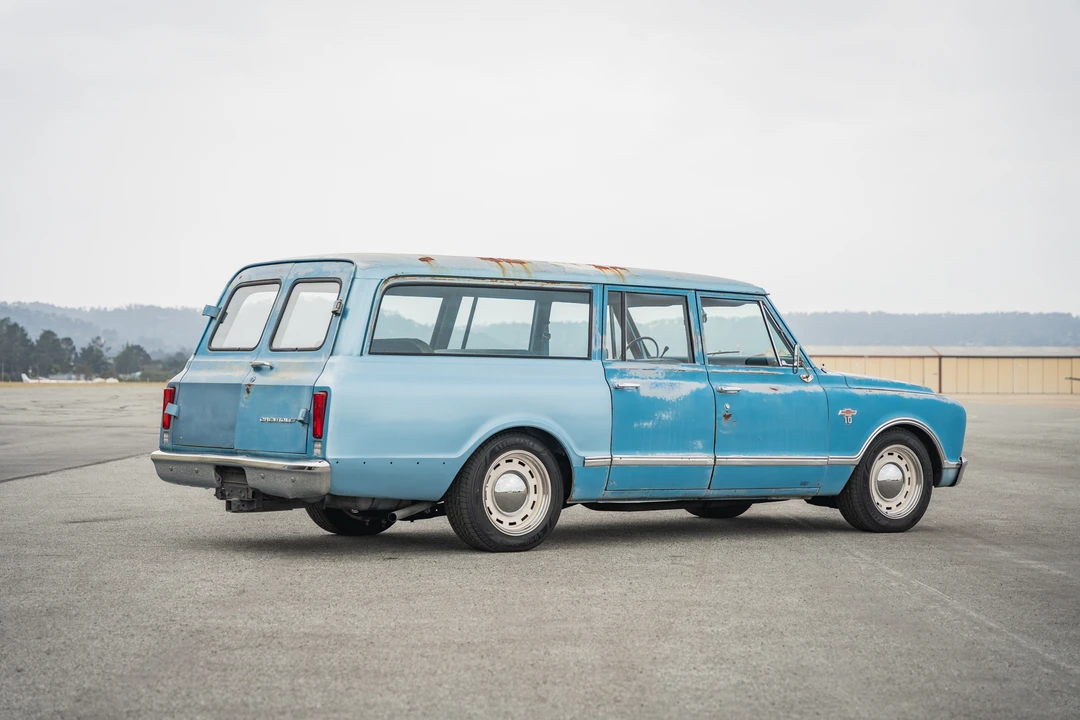 1967 Chevrolet Suburban 6th Gen - Image 15 of 31