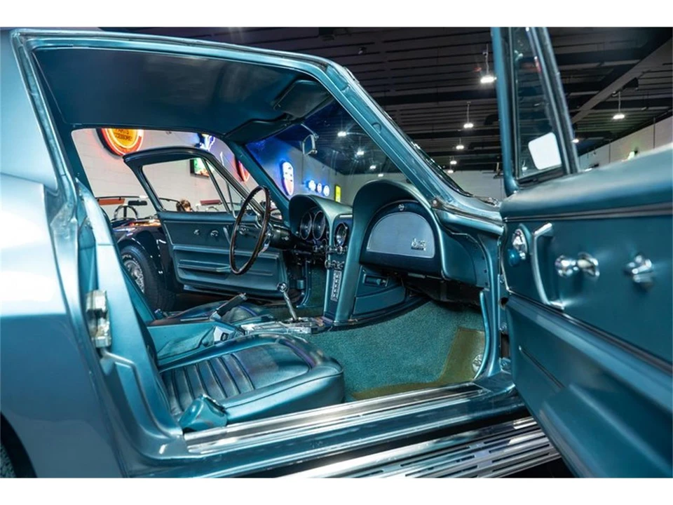 1967 Chevrolet Corvette C2 - Image 2 of 31