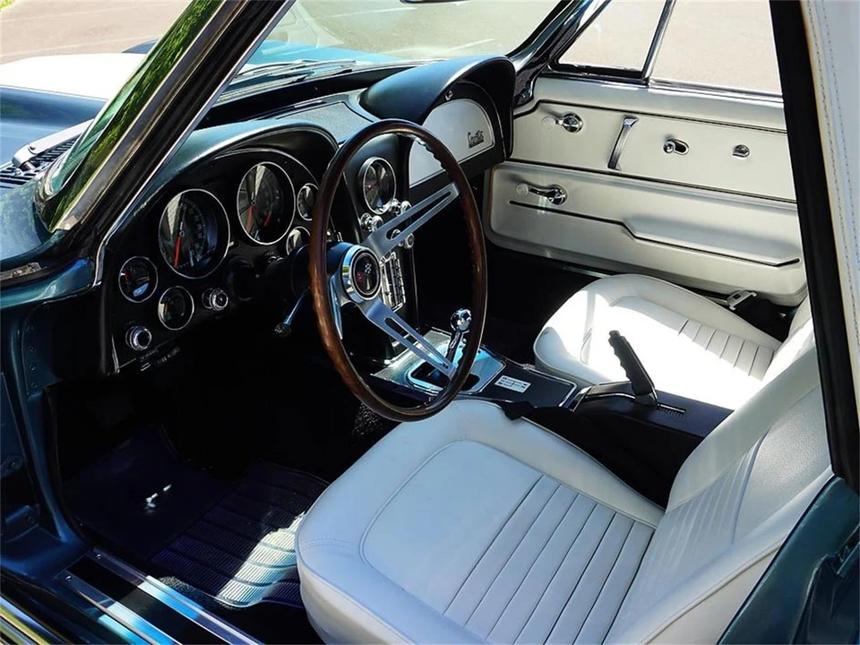 1967 Chevrolet Corvette C2 - Image 16 of 31