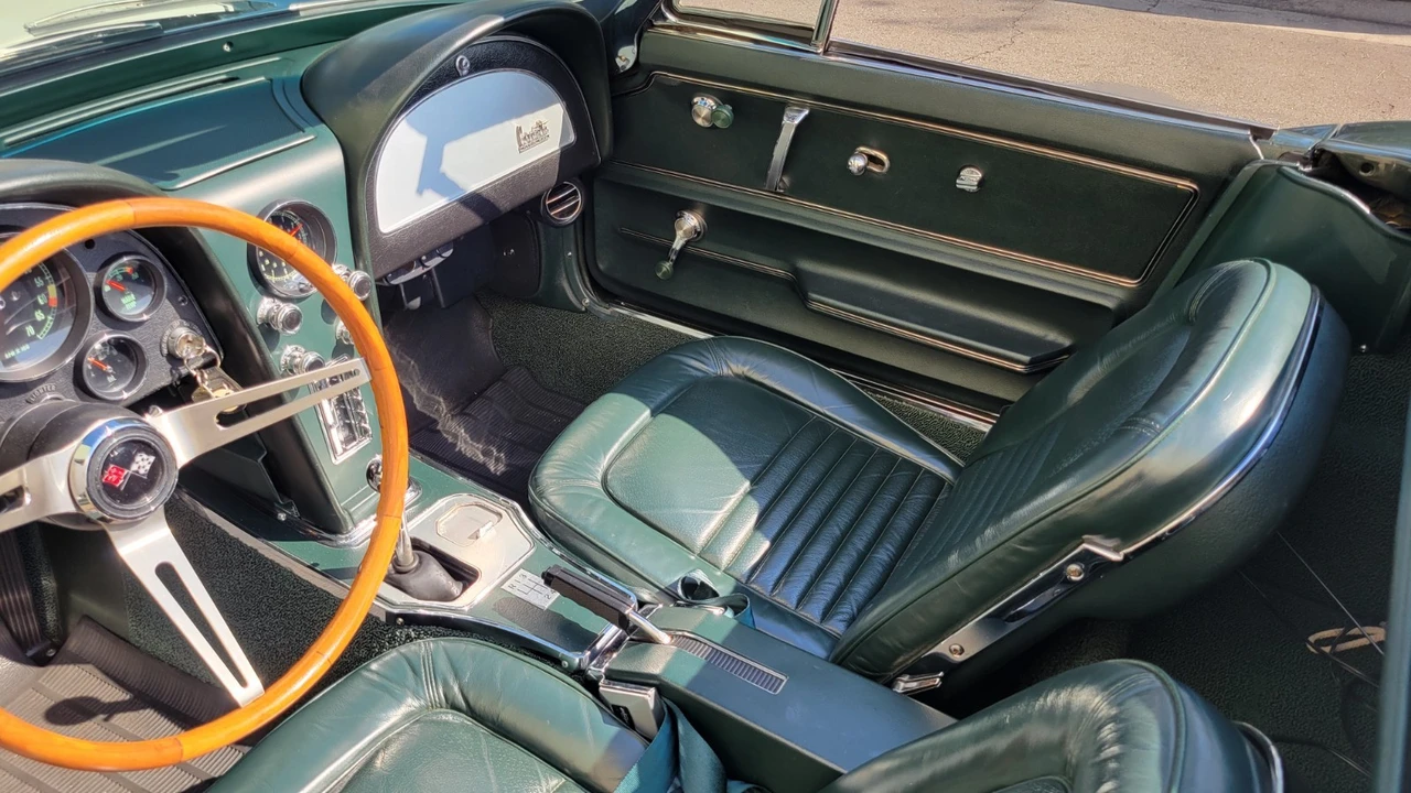 1967 Chevrolet Corvette C2 - Image 16 of 21