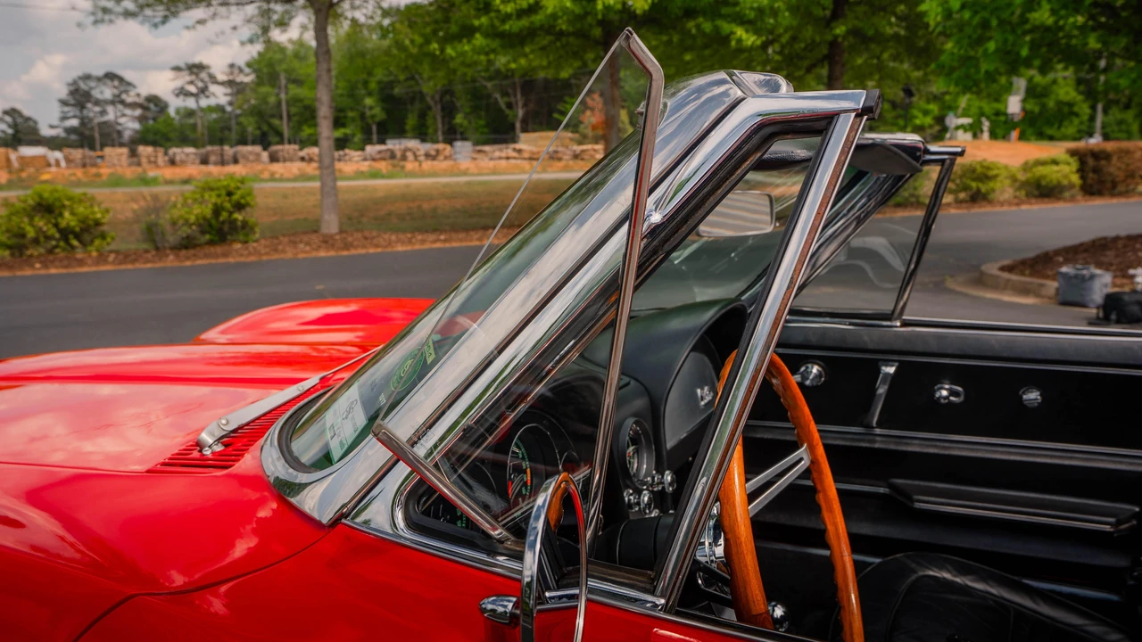 1967 Chevrolet Corvette C2 - Image 25 of 31