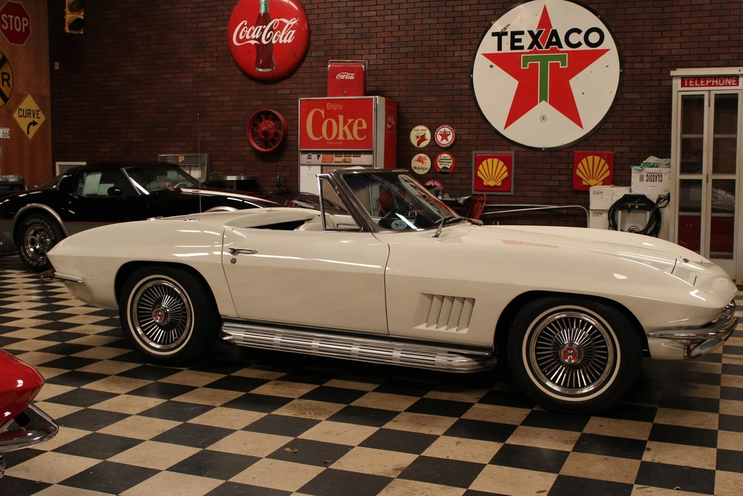 1967 Chevrolet Corvette C2 - Image 13 of 31