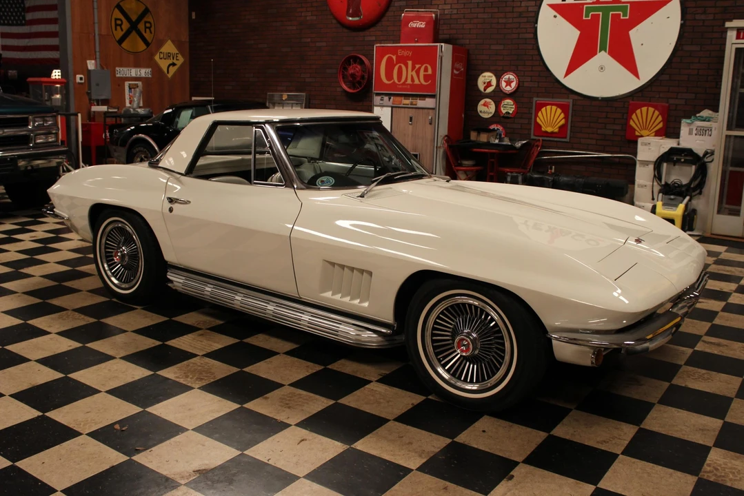 1967 Chevrolet Corvette C2 - Image 19 of 31