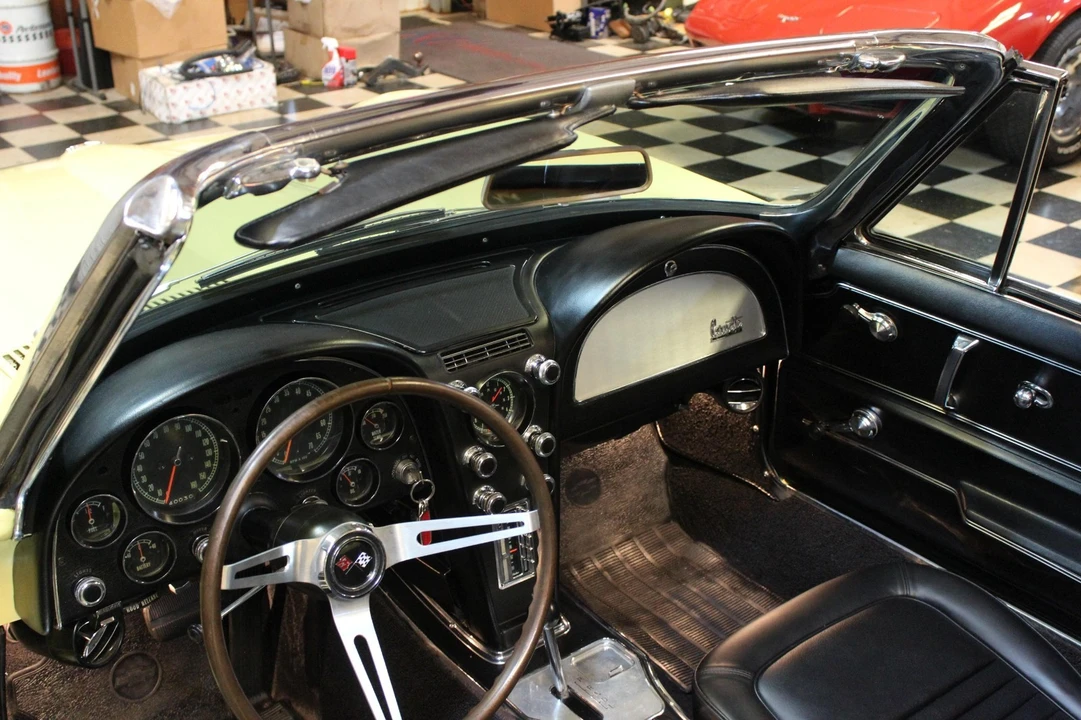 1967 Chevrolet Corvette C2 - Image 28 of 31