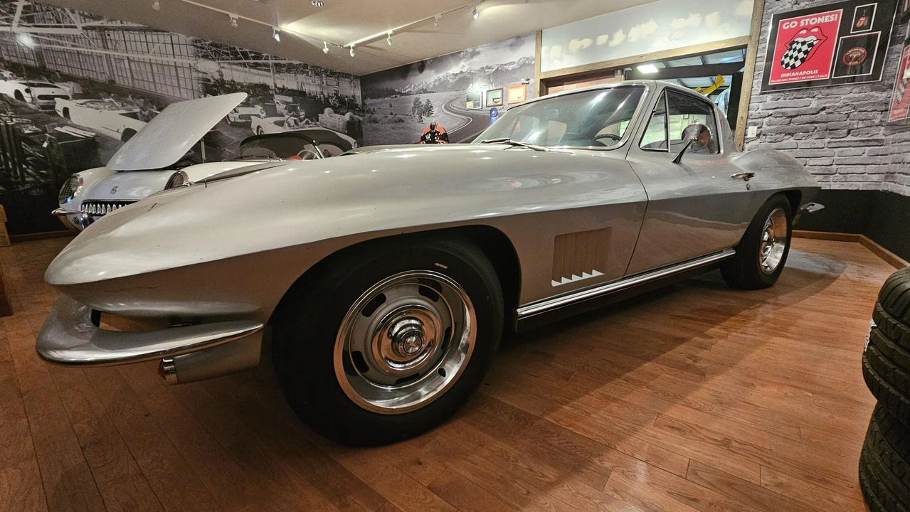 1967 Chevrolet Corvette C2 - Image 23 of 31