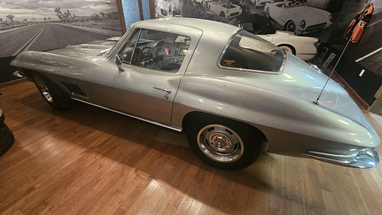 1967 Chevrolet Corvette C2 - Image 25 of 31