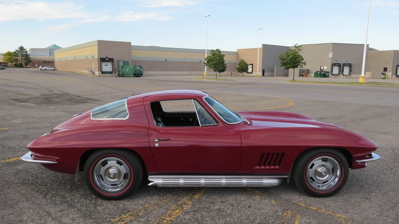 1967 Chevrolet Corvette C2 - Image 19 of 31