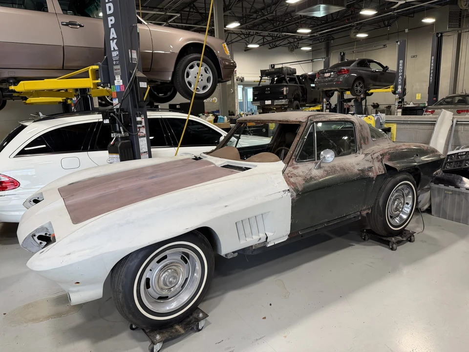 1967 Chevrolet Corvette C2 - Image 2 of 31