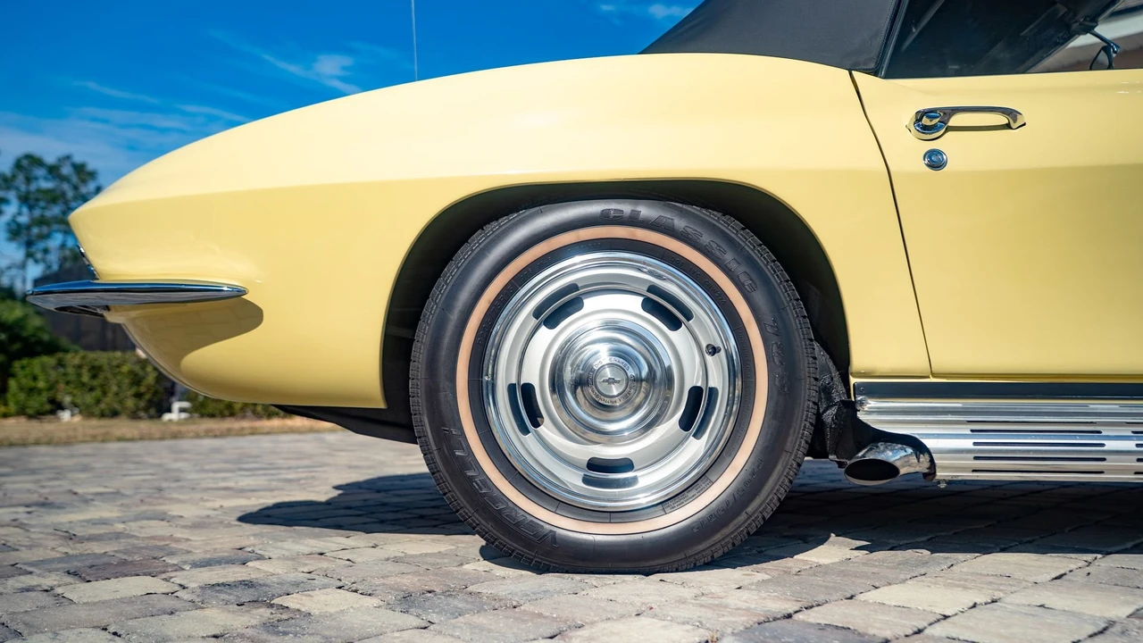 1967 Chevrolet Corvette C2 - Image 15 of 31
