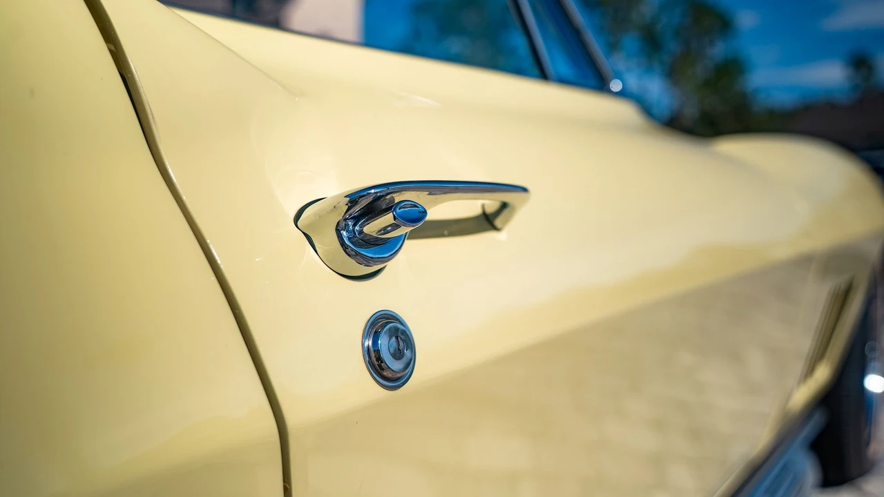 1967 Chevrolet Corvette C2 - Image 14 of 31