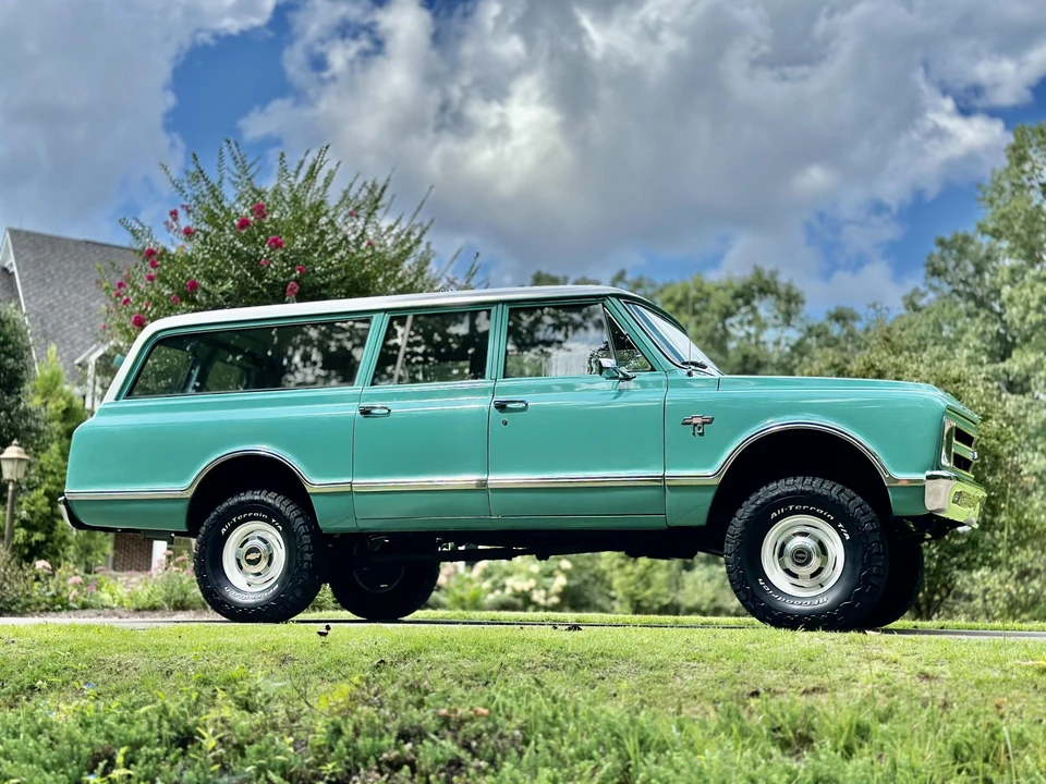 1967 Chevrolet Suburban 6th Gen - Image 8 of 31