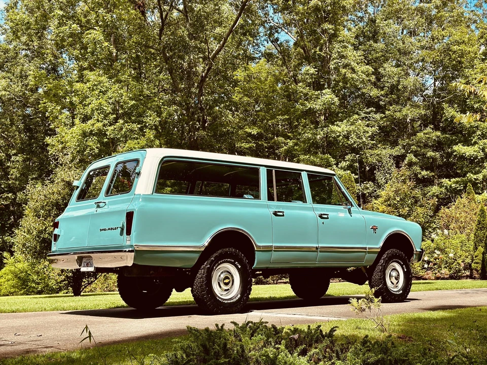 1967 Chevrolet Suburban 6th Gen - Image 9 of 31