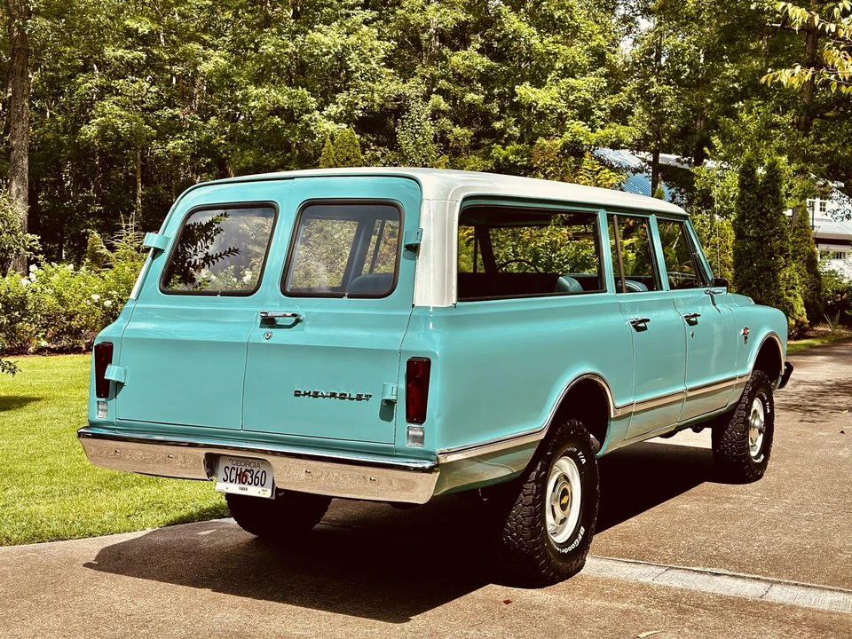 1967 Chevrolet Suburban 6th Gen - Image 10 of 31