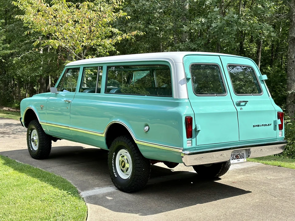 1967 Chevrolet Suburban 6th Gen - Image 12 of 31