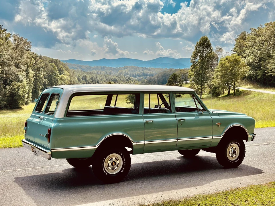 1967 Chevrolet Suburban 6th Gen - Image 25 of 31