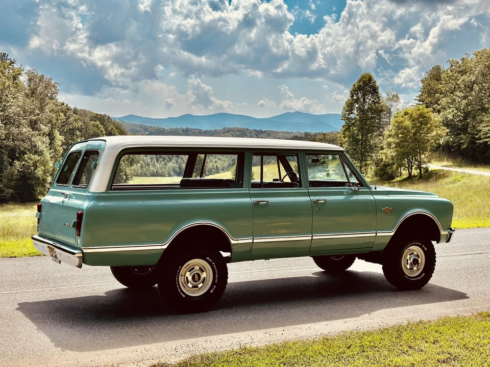 1967 Chevrolet Suburban 6th Gen - Image 24 of 31