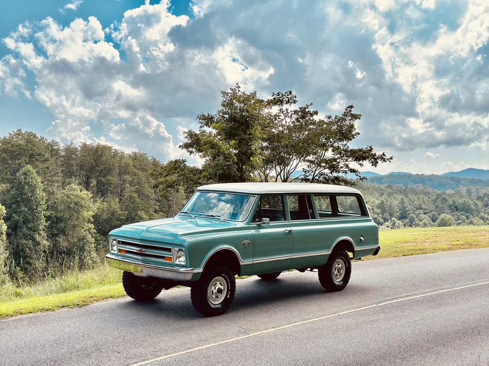 1967 Chevrolet Suburban 6th Gen - Image 16 of 31