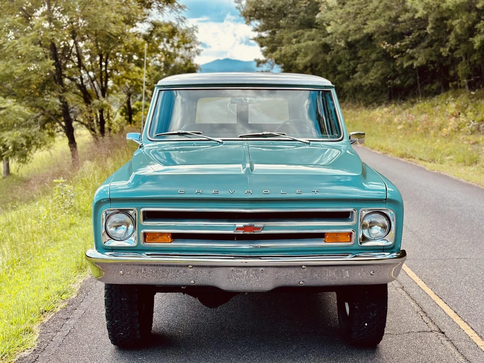 1967 Chevrolet Suburban 6th Gen - Image 19 of 31