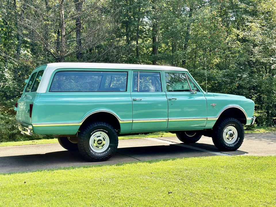 1967 Chevrolet Suburban 6th Gen - Image 23 of 31