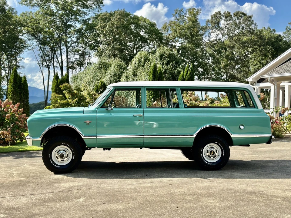 1967 Chevrolet Suburban 6th Gen - Image 14 of 31