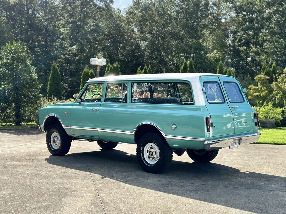 1967 Chevrolet Suburban 6th Gen - Image 13 of 31