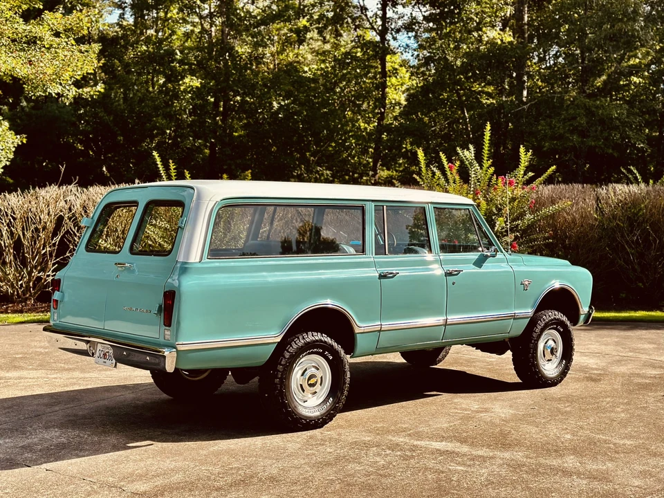 1967 Chevrolet Suburban 6th Gen - Image 26 of 31