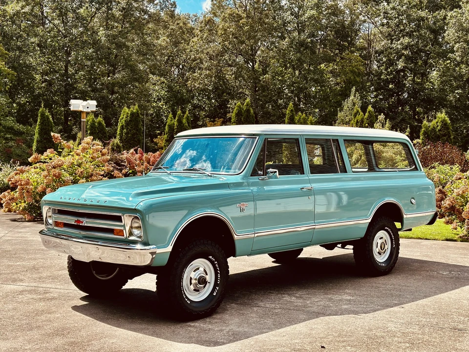 1967 Chevrolet Suburban 6th Gen - Image 2 of 31