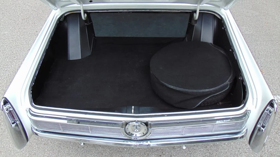 1967 Chrysler Imperial 3rd Gen - Image 10 of 12