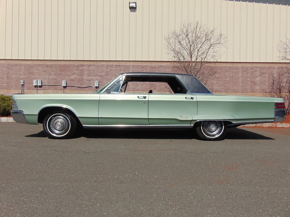 1967 Chrysler New Yorker - Image 13 of 31