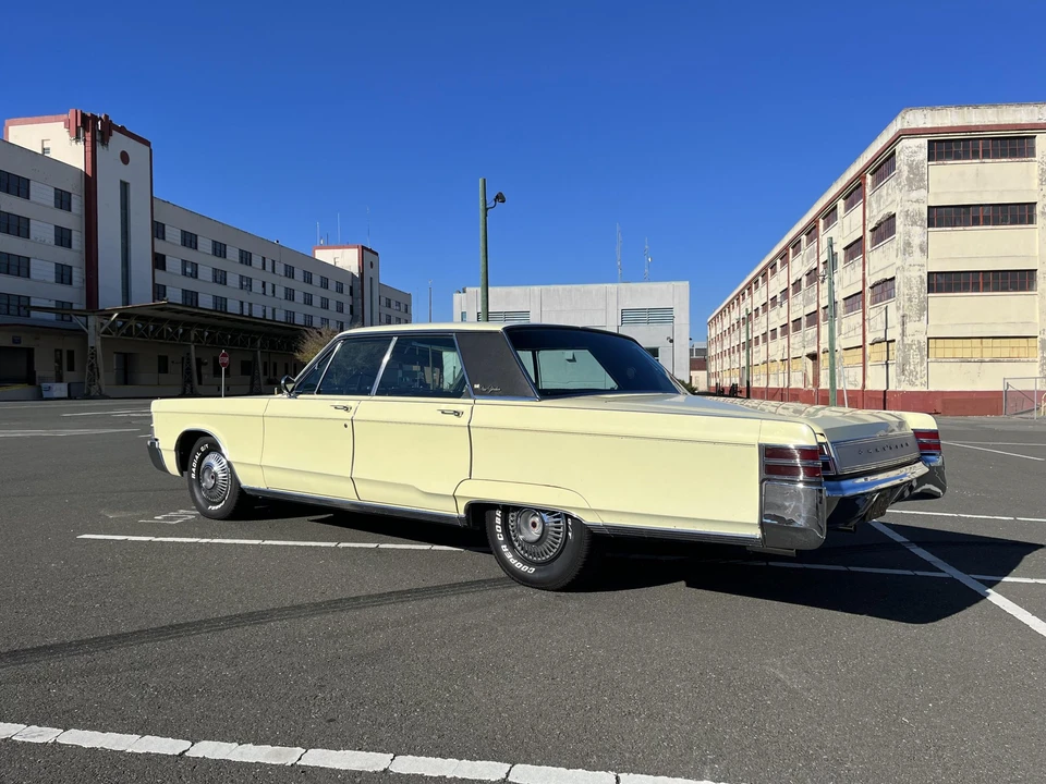 1967 Chrysler New Yorker - Image 11 of 31