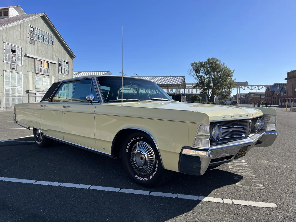 1967 Chrysler New Yorker - Image 5 of 31