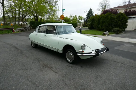 1967 Citroen DS19 Base