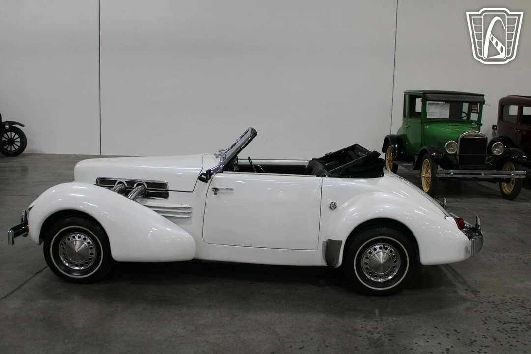 1967 Cord - Image 17 of 21