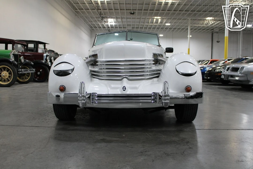 1967 Cord 810 & 812 - Image 23 of 31