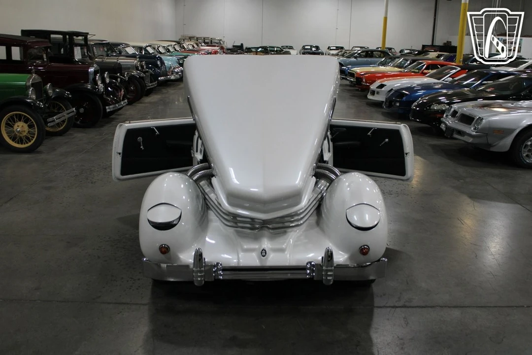 1967 Cord 810 & 812 - Image 31 of 31