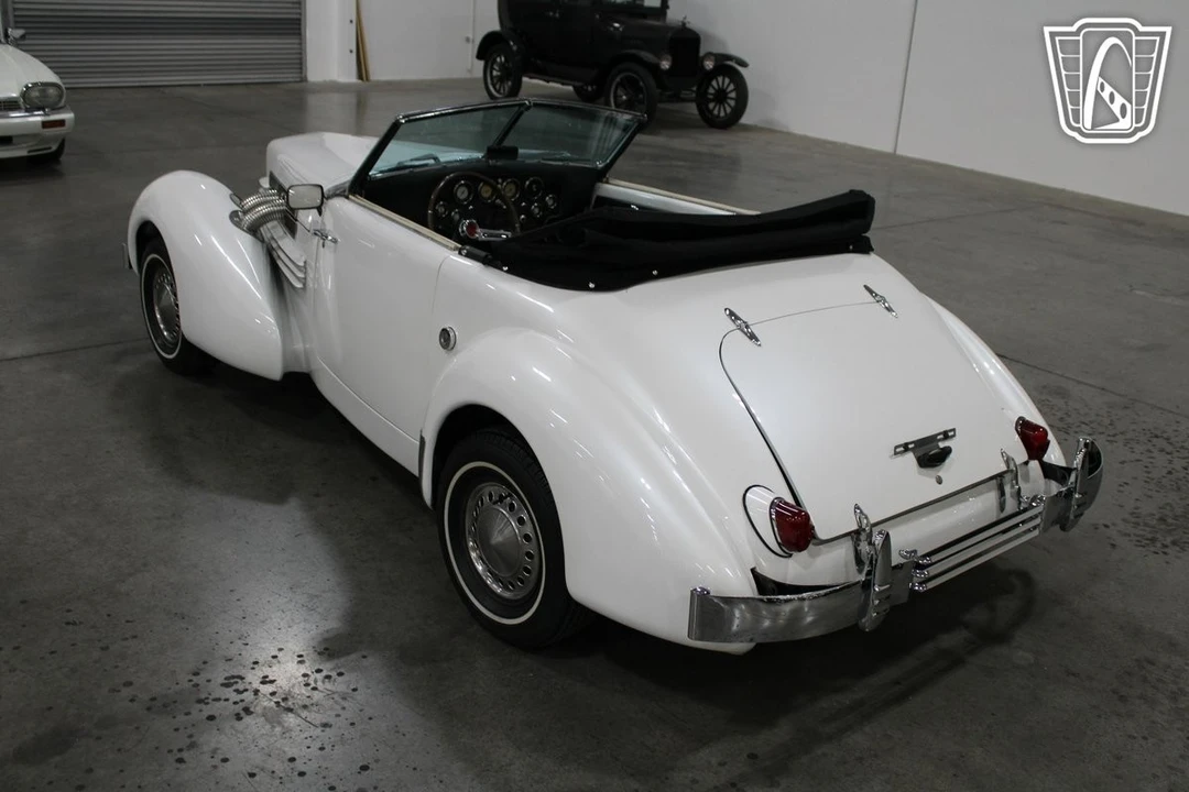1967 Cord - Image 10 of 21
