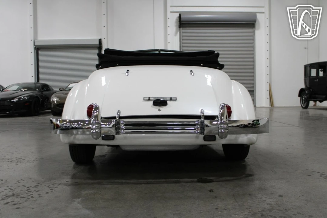 1967 Cord 810 & 812 - Image 27 of 31